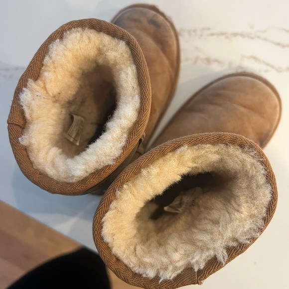 Used uggs - Picture 5 of 8